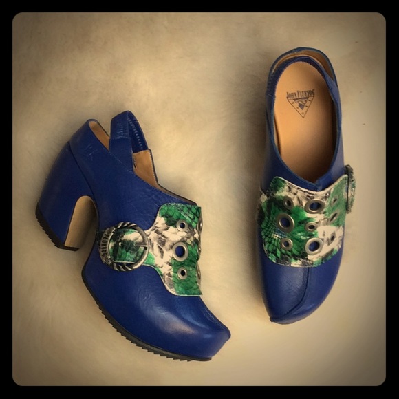 John Fluevog Shoes - John Fluevog Prepares Buzz Platform Slingback